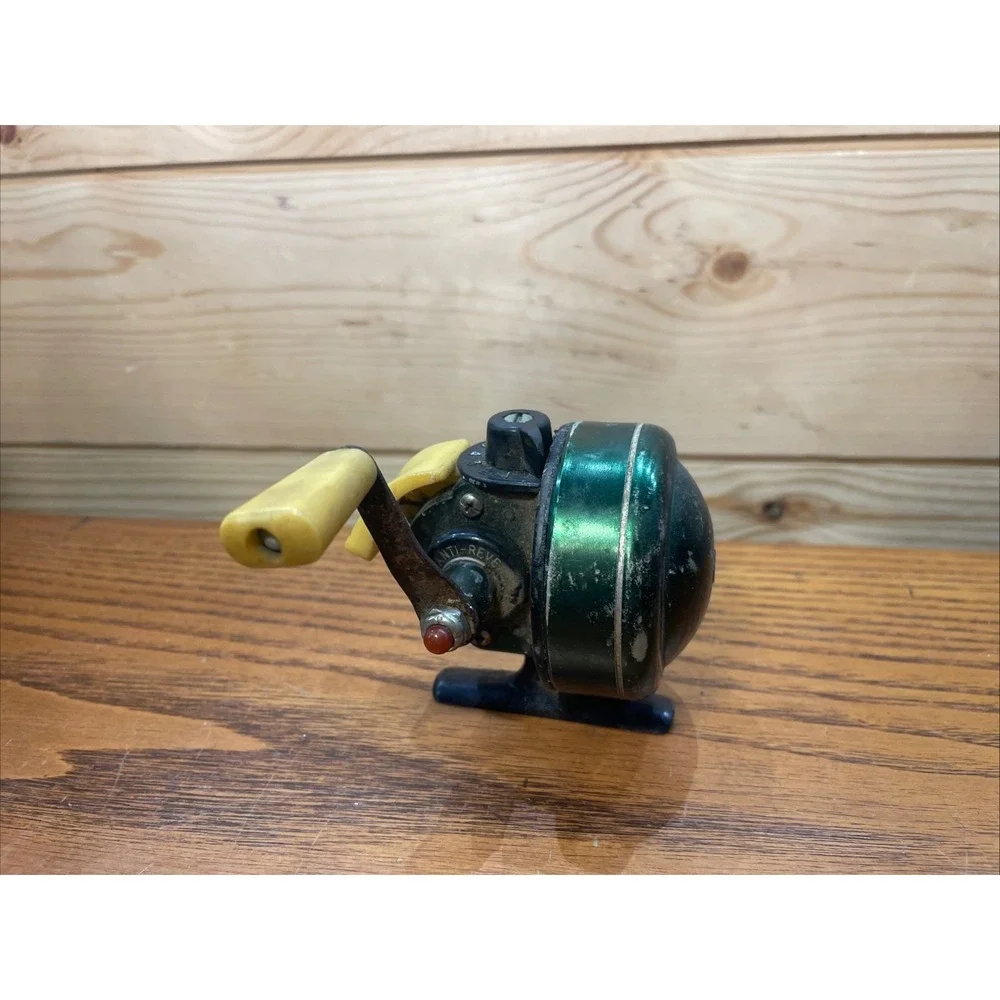 Vintage Johnson Century Model 100B Fishing Reel Made In USA